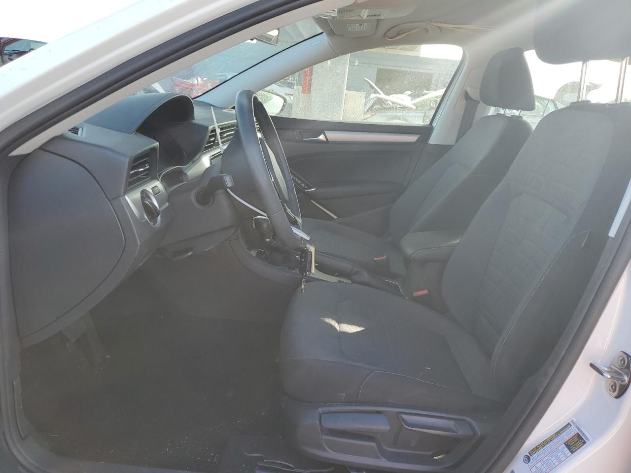 2021 Volkswagen Passat - Image 7