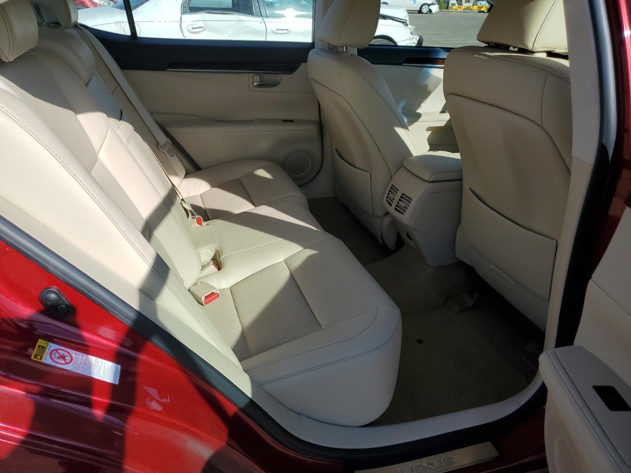2013 Lexus ES - Image 10