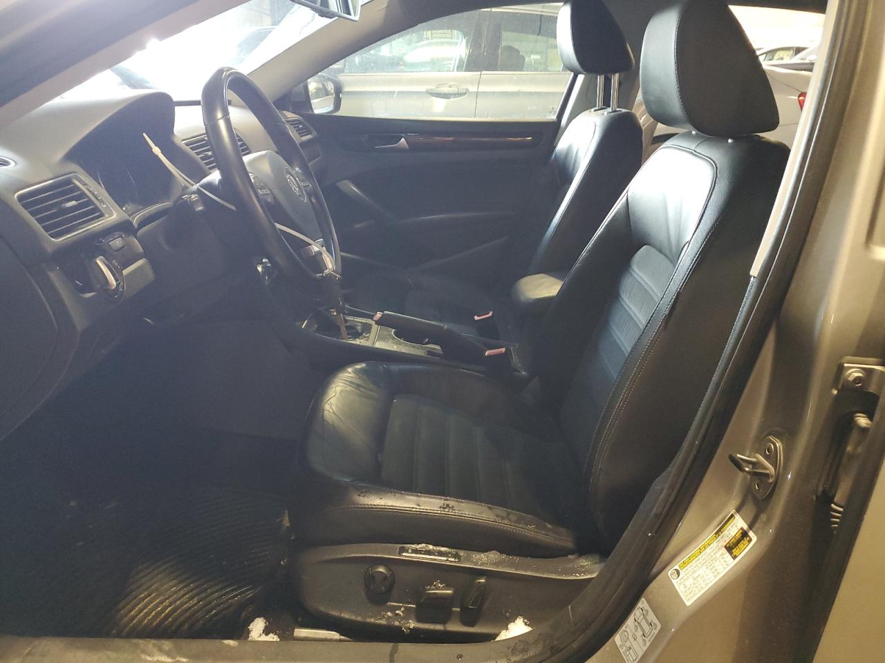 2014 Volkswagen Passat - Image 7