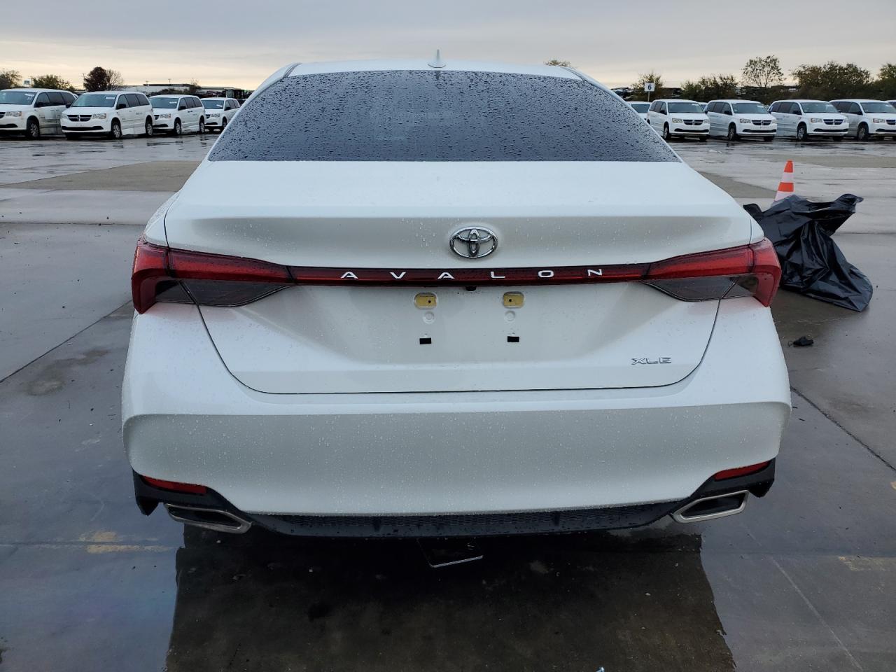 2022 Toyota Avalon - Image 6