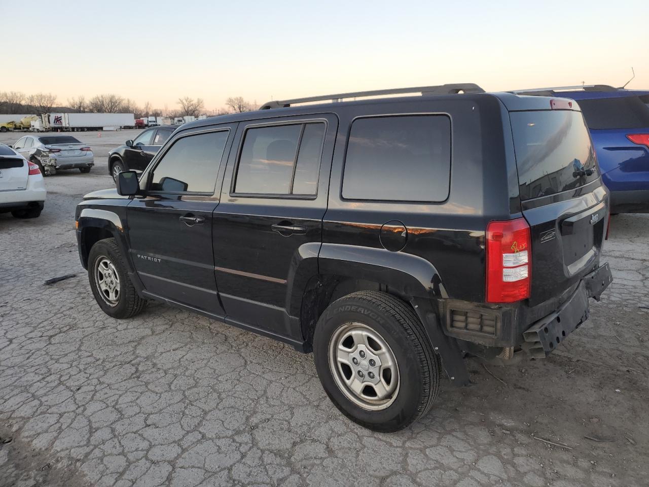 VIN 1C4NJPBB9GD700256 2016 JEEP PATRIOT no.2