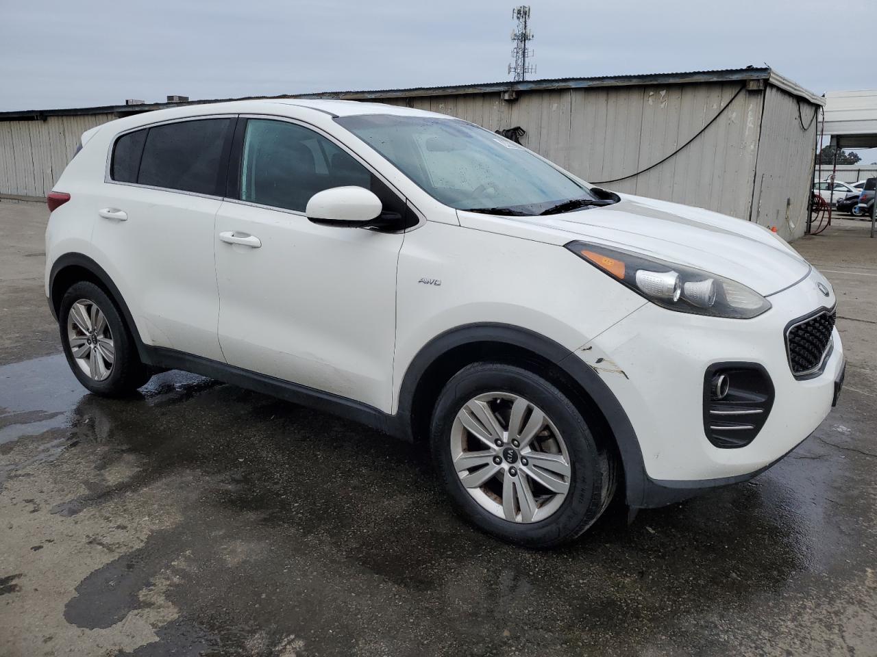 VIN KNDPMCAC8H7227873 2017 KIA SPORTAGE no.4