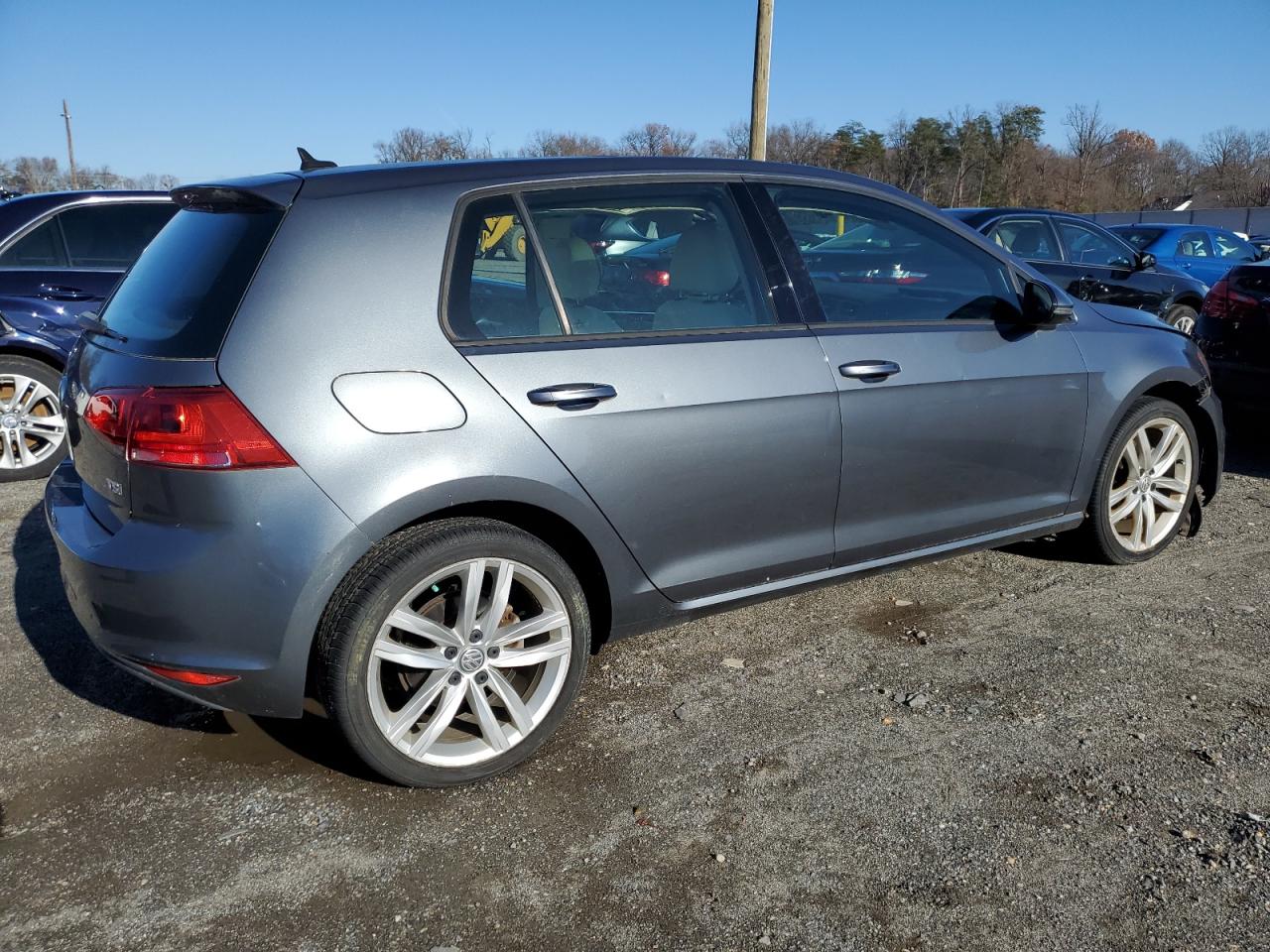 2017 Volkswagen Golf - Image 3
