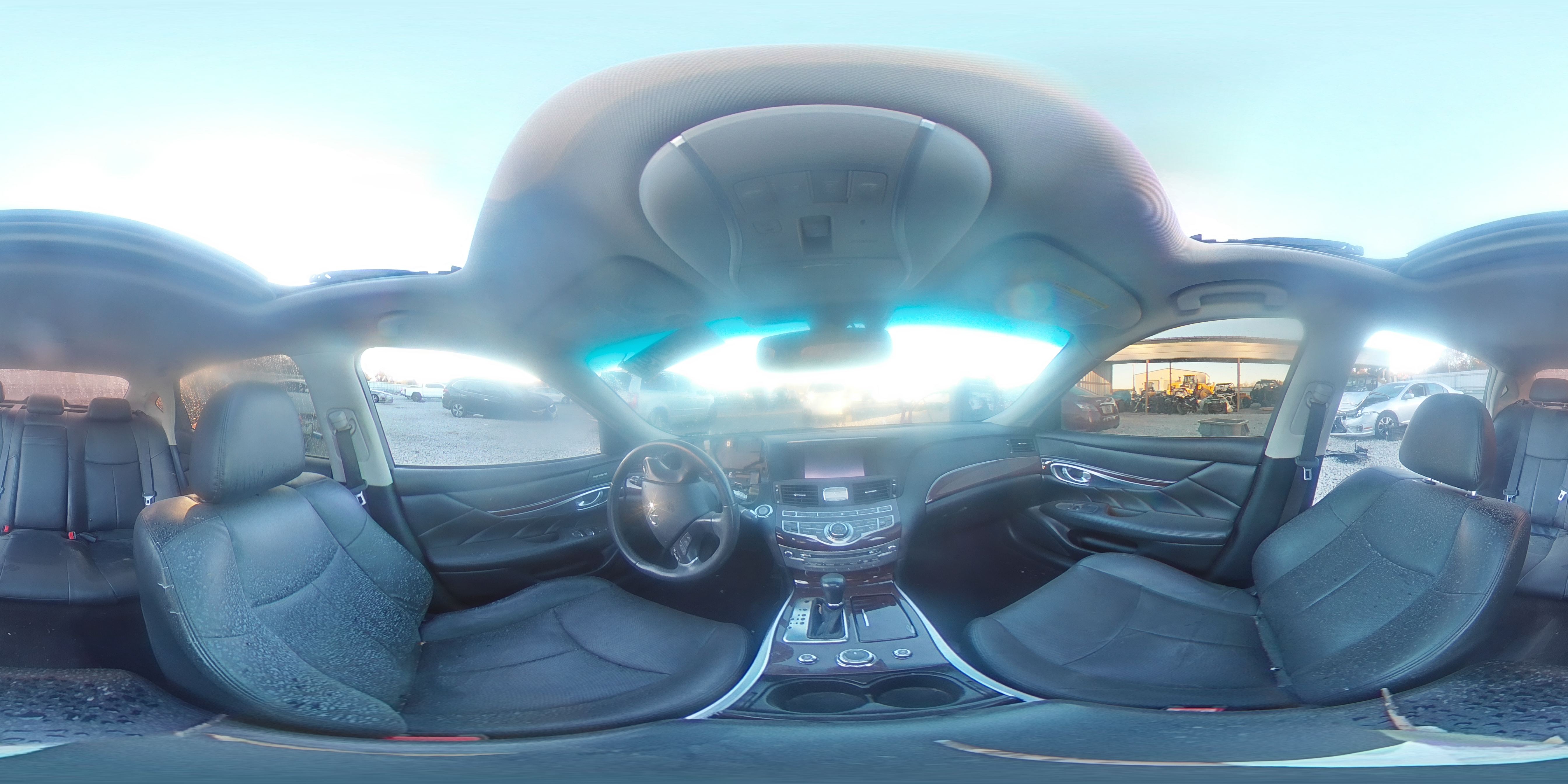 2016 Infiniti Q70 - Image 12