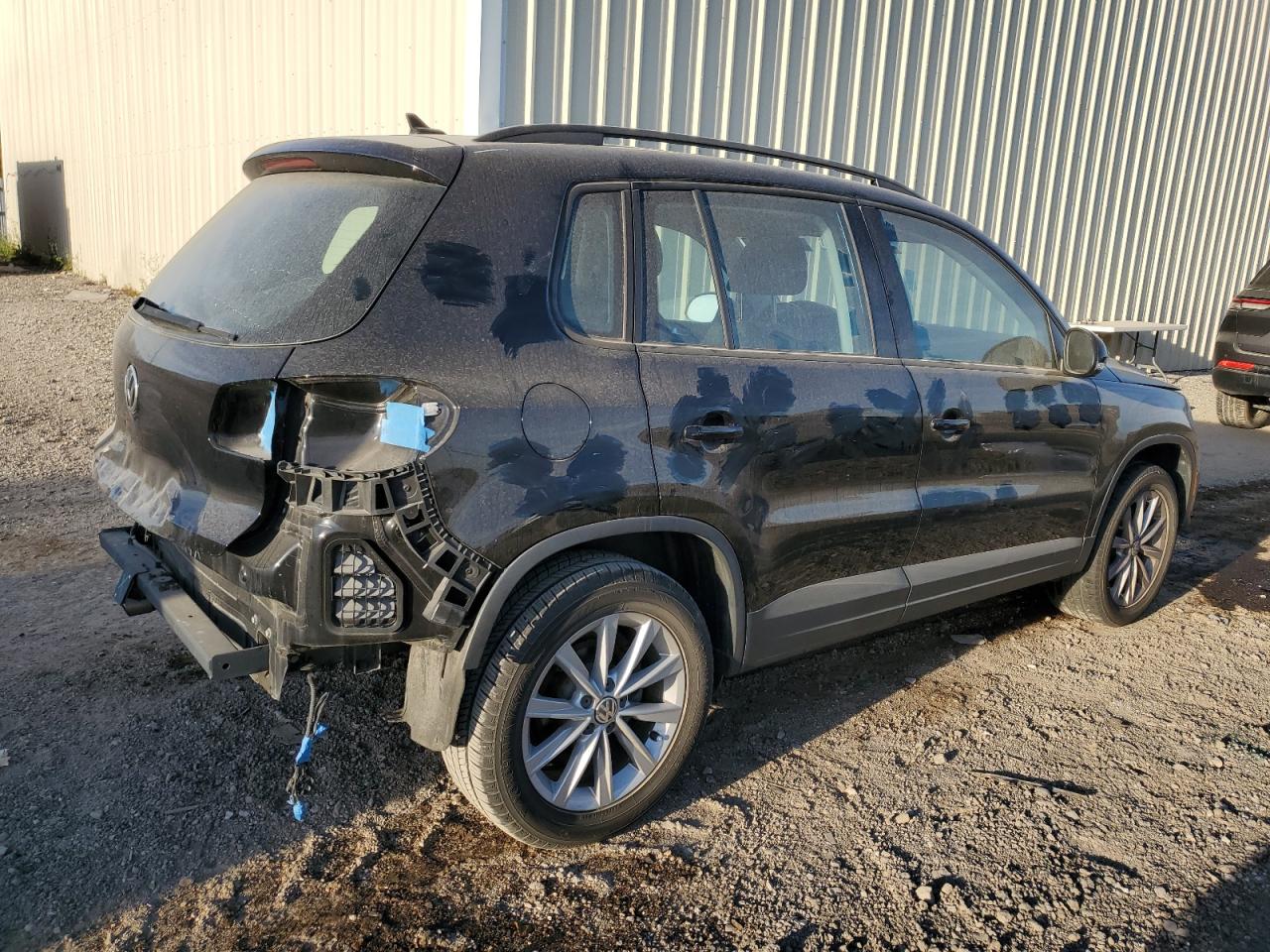 2017 Volkswagen Tiguan - Image 3