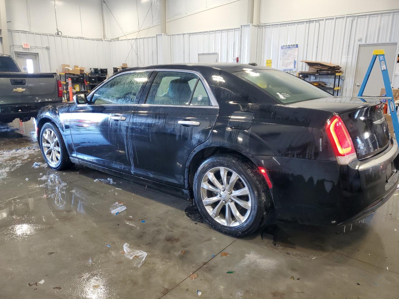 VIN 2C3CCASG9HH534145 2017 CHRYSLER 300 no.2