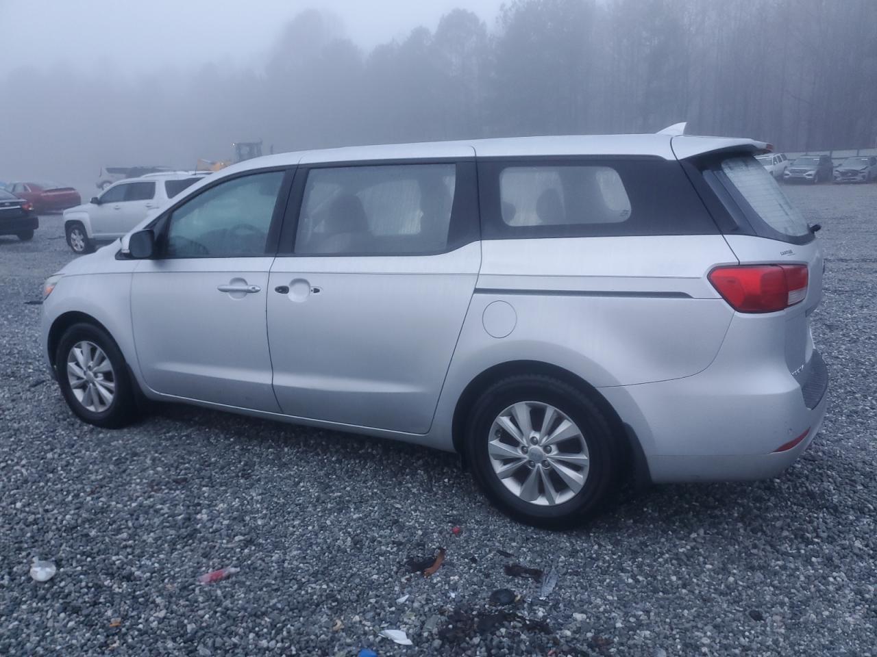 2015 Kia Sedona - Image 2