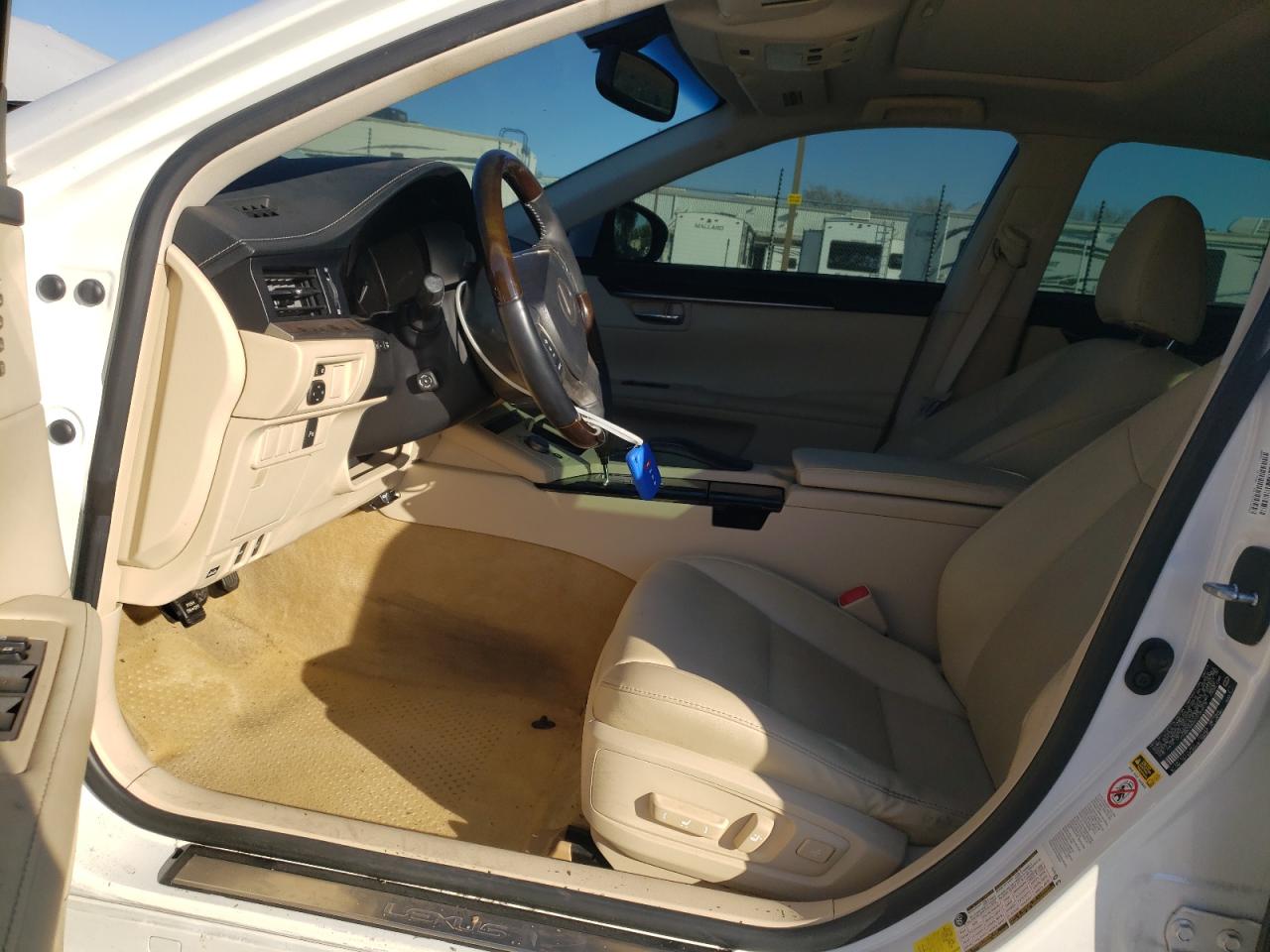 2013 Lexus ES - Image 7