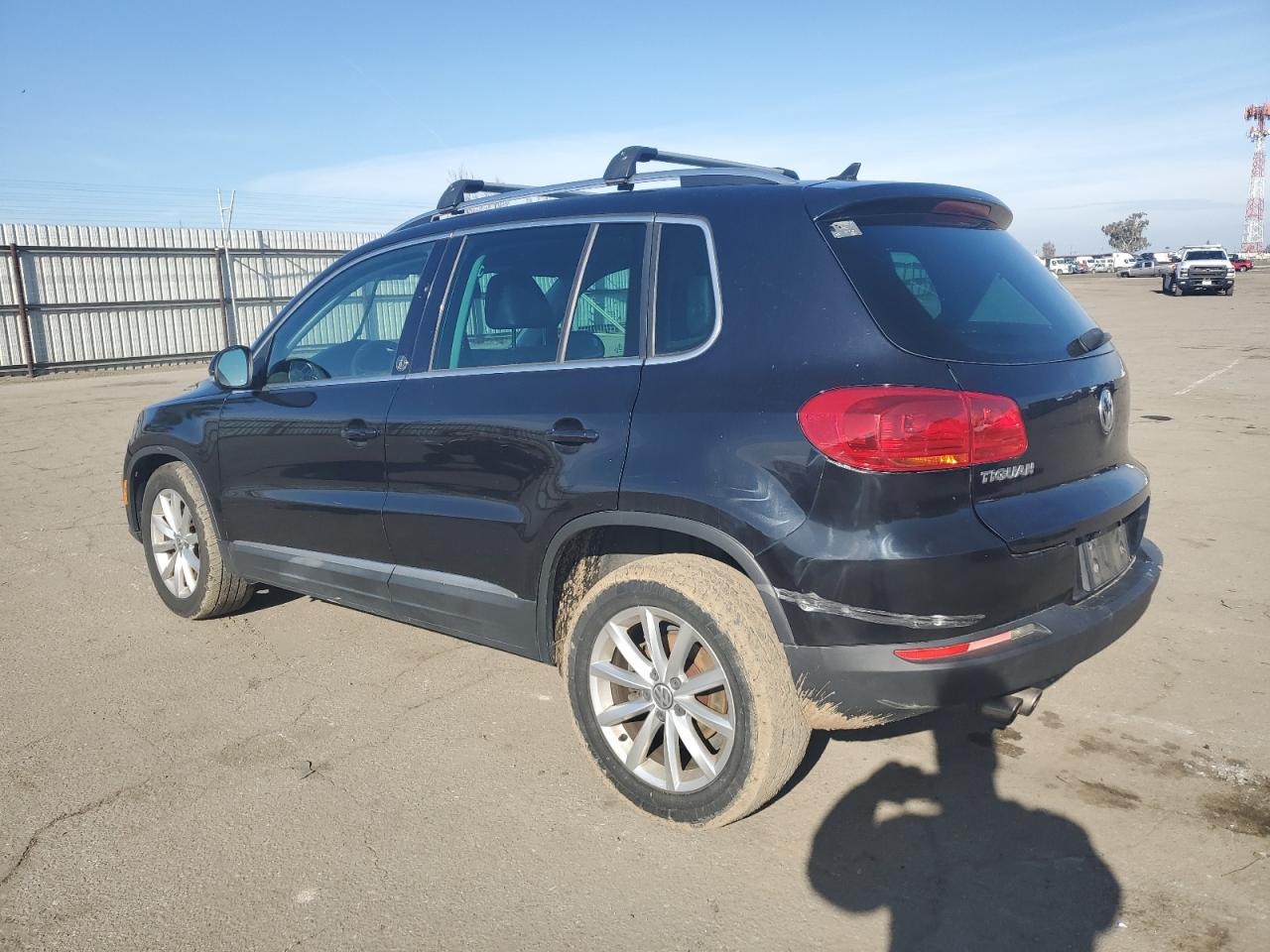 2017 Volkswagen Tiguan - Image 2