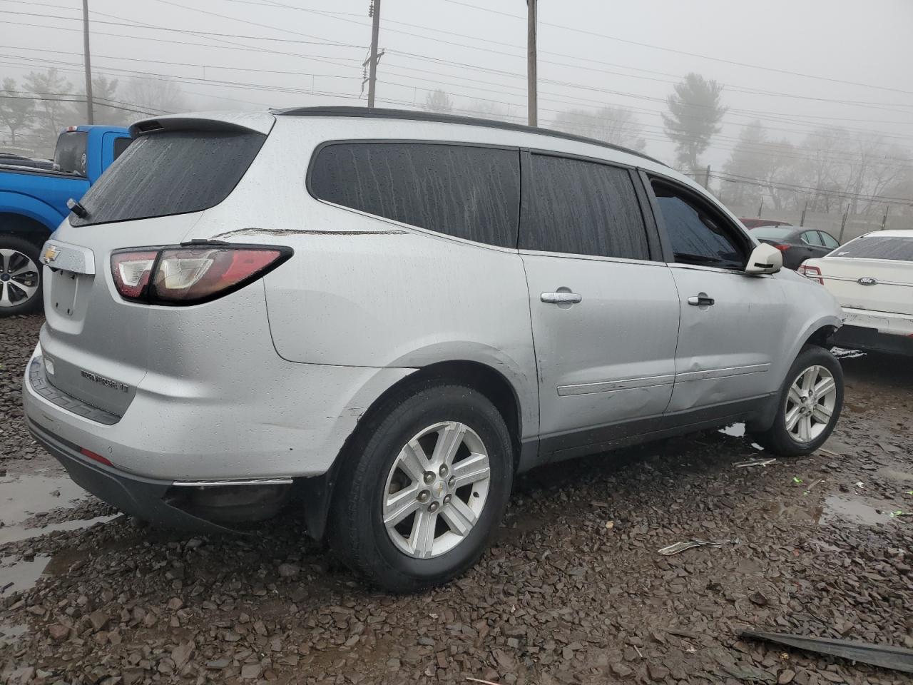 VIN 1GNKRJKD6DJ209240 2013 CHEVROLET TRAVERSE no.3