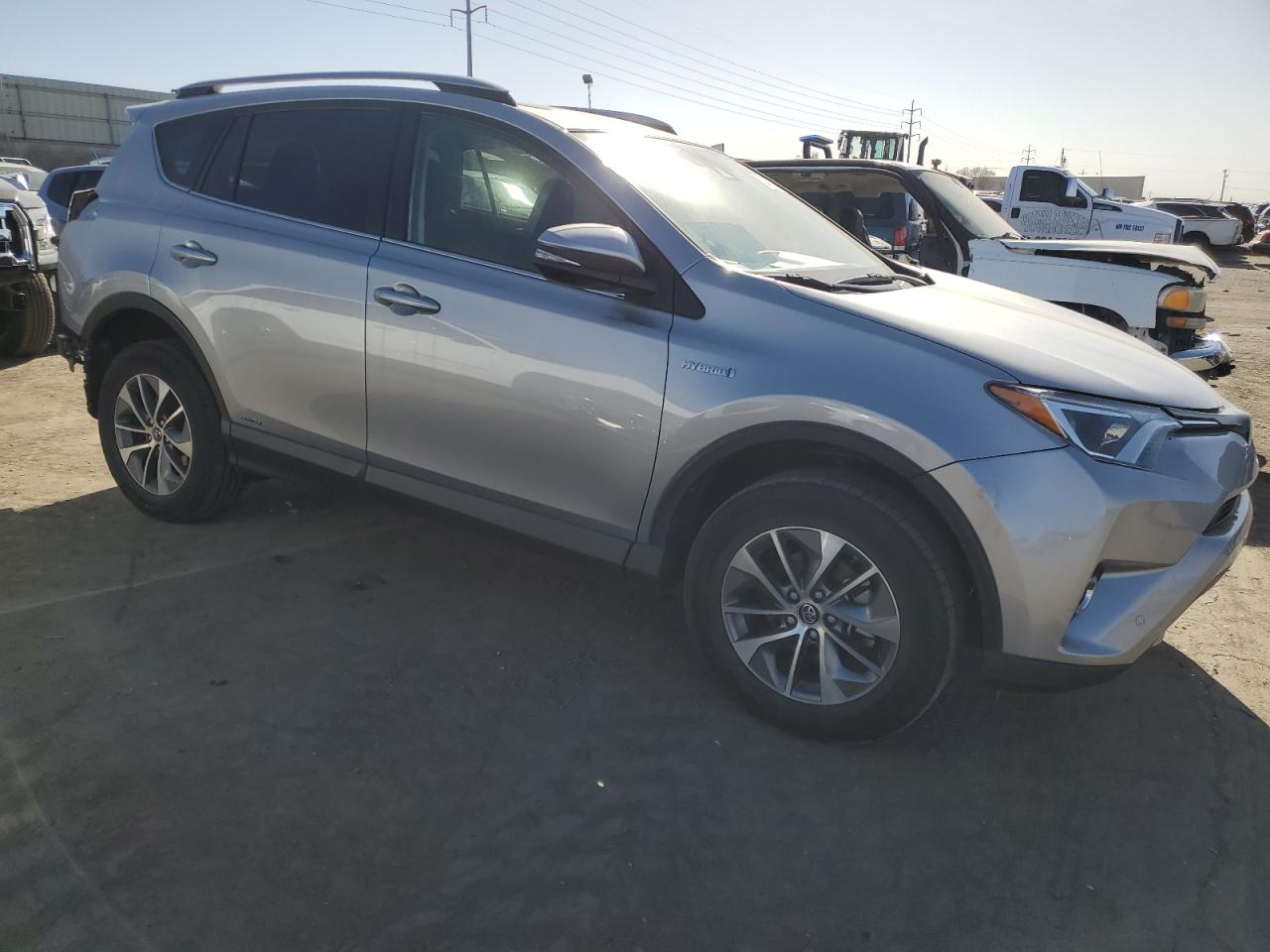 VIN JTMRJREV8HD075613 2017 TOYOTA RAV4 no.4