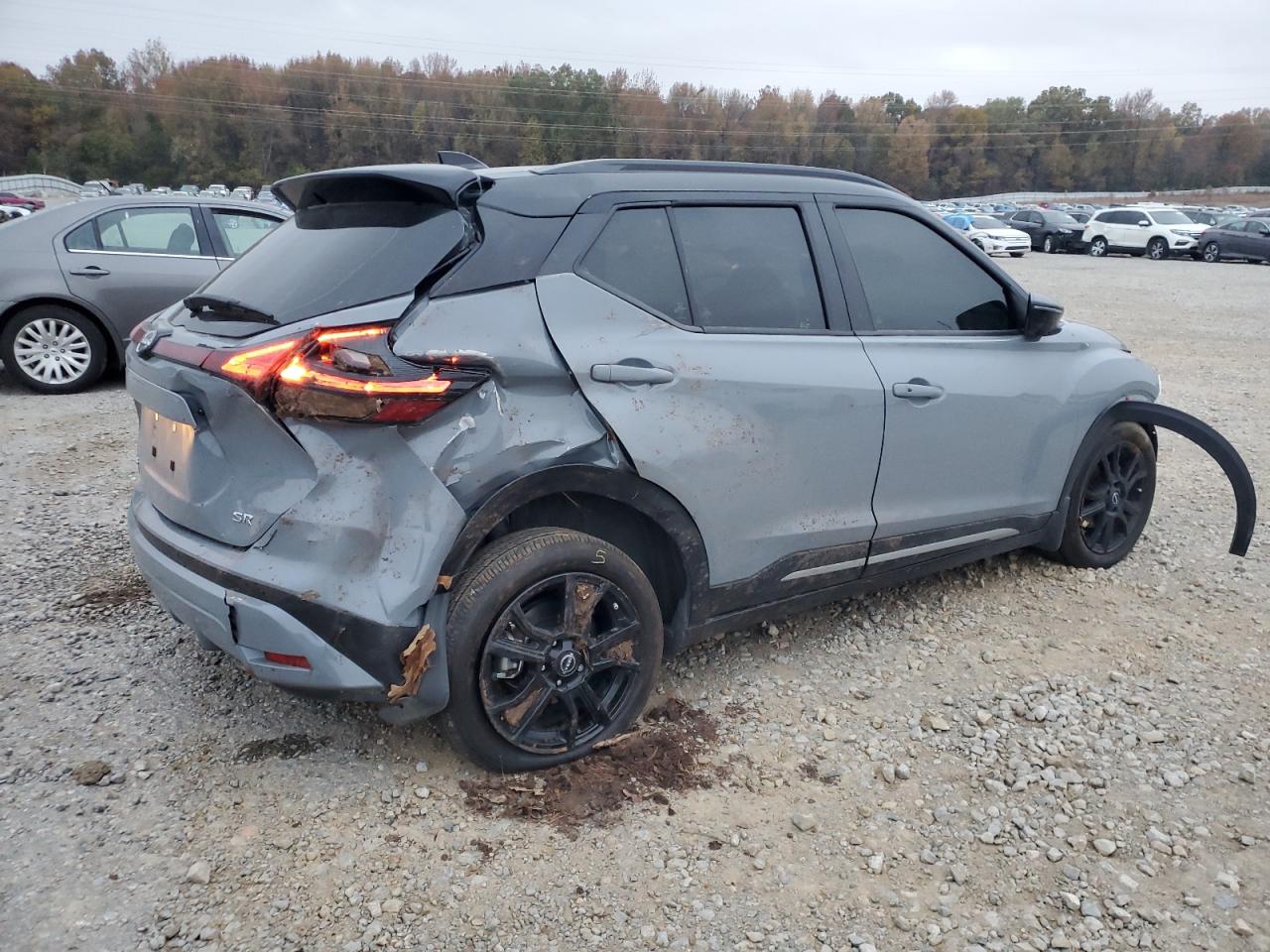 2024 Nissan Kicks - Image 3