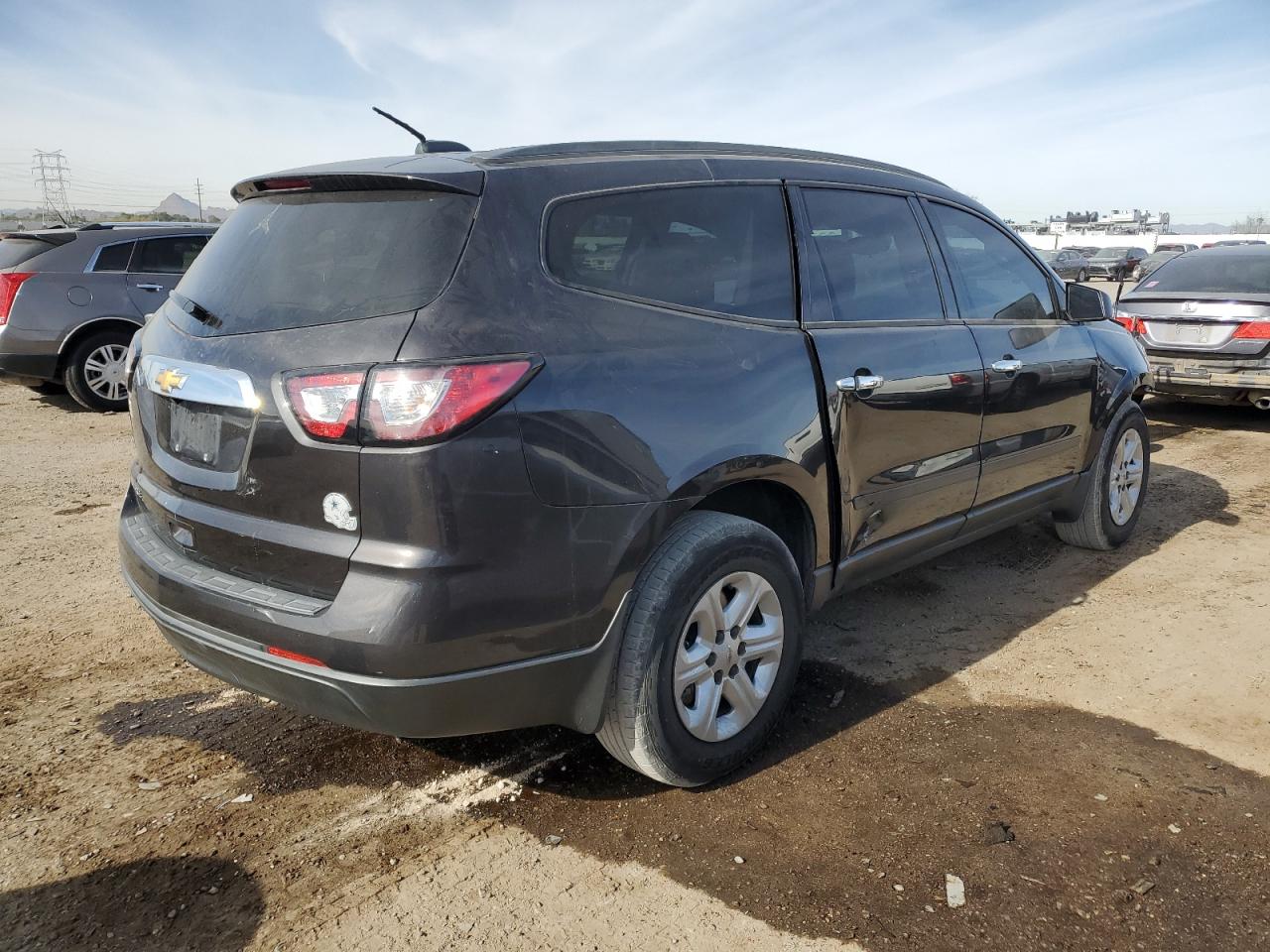 VIN 1GNKRFED5HJ333790 2017 CHEVROLET TRAVERSE no.3