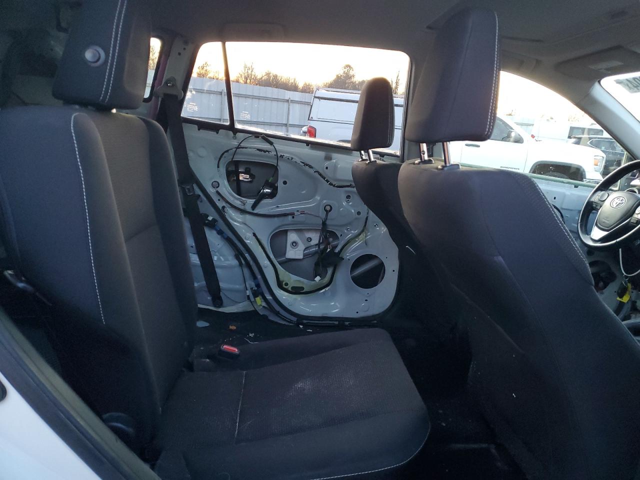 2018 Toyota RAV 4 - Image 11