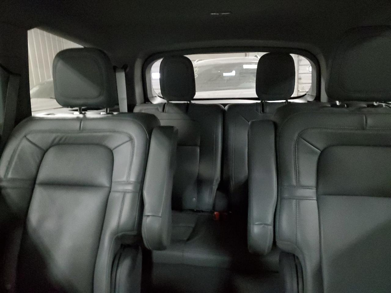 2020 Lincoln Aviator - Image 10