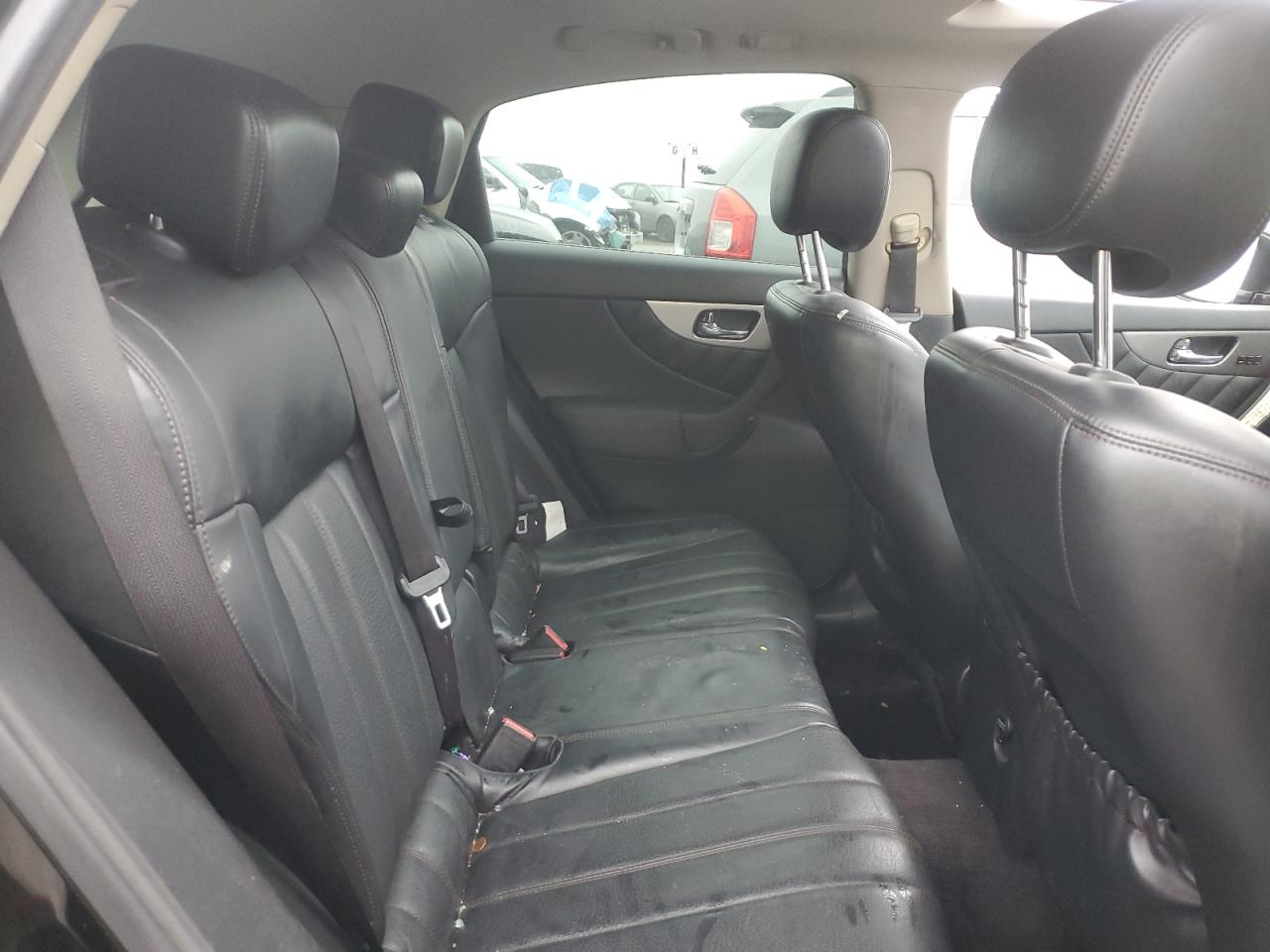 2017 Infiniti QX70 - Image 10