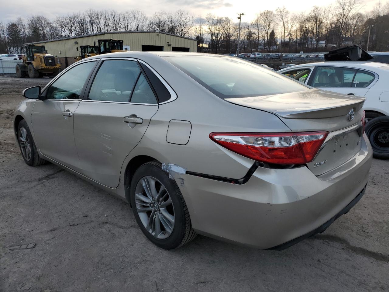 VIN 4T1BF1FK4GU601366 2016 TOYOTA CAMRY no.2