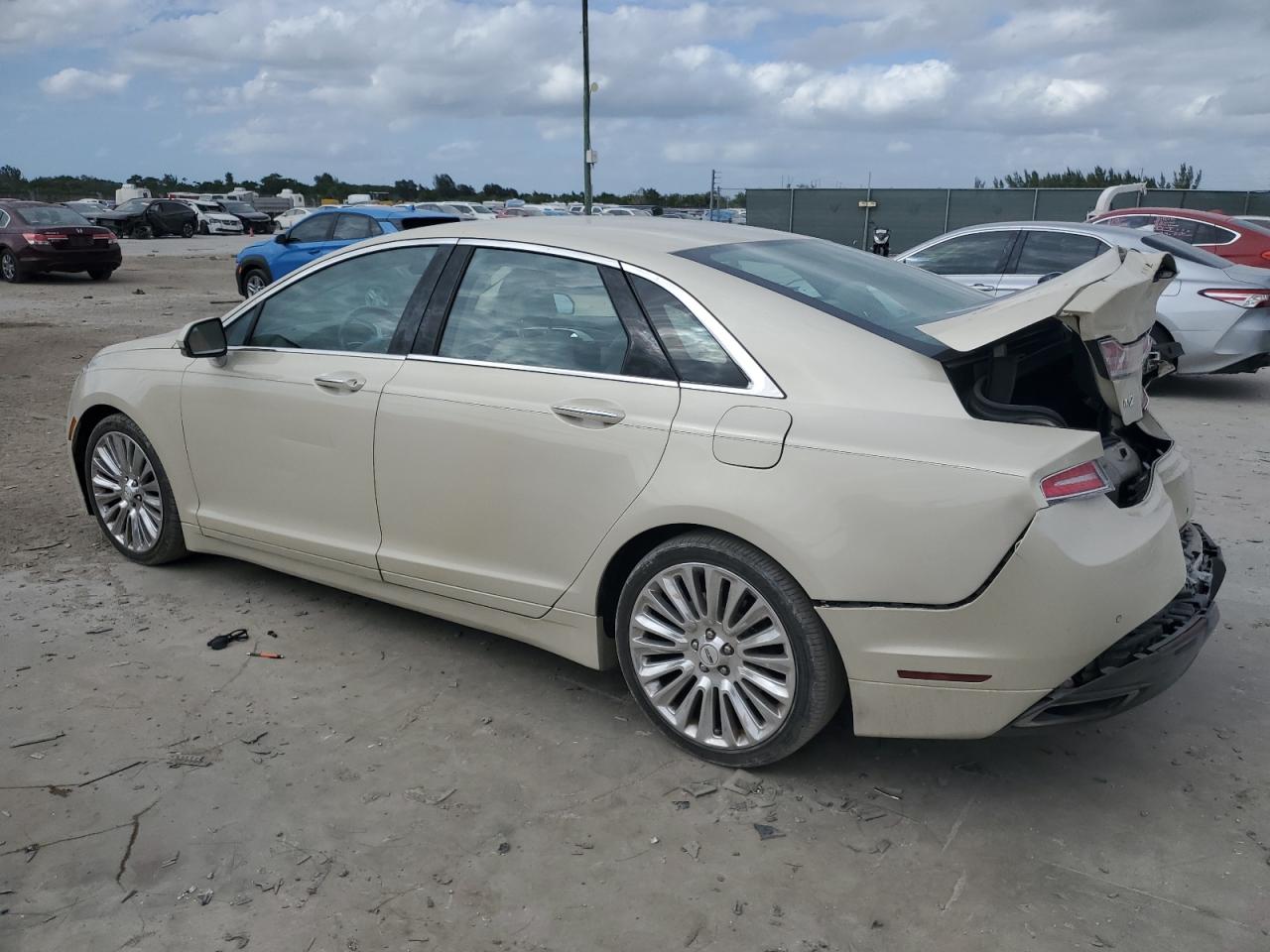 2016 Lincoln MKZ - Image 2
