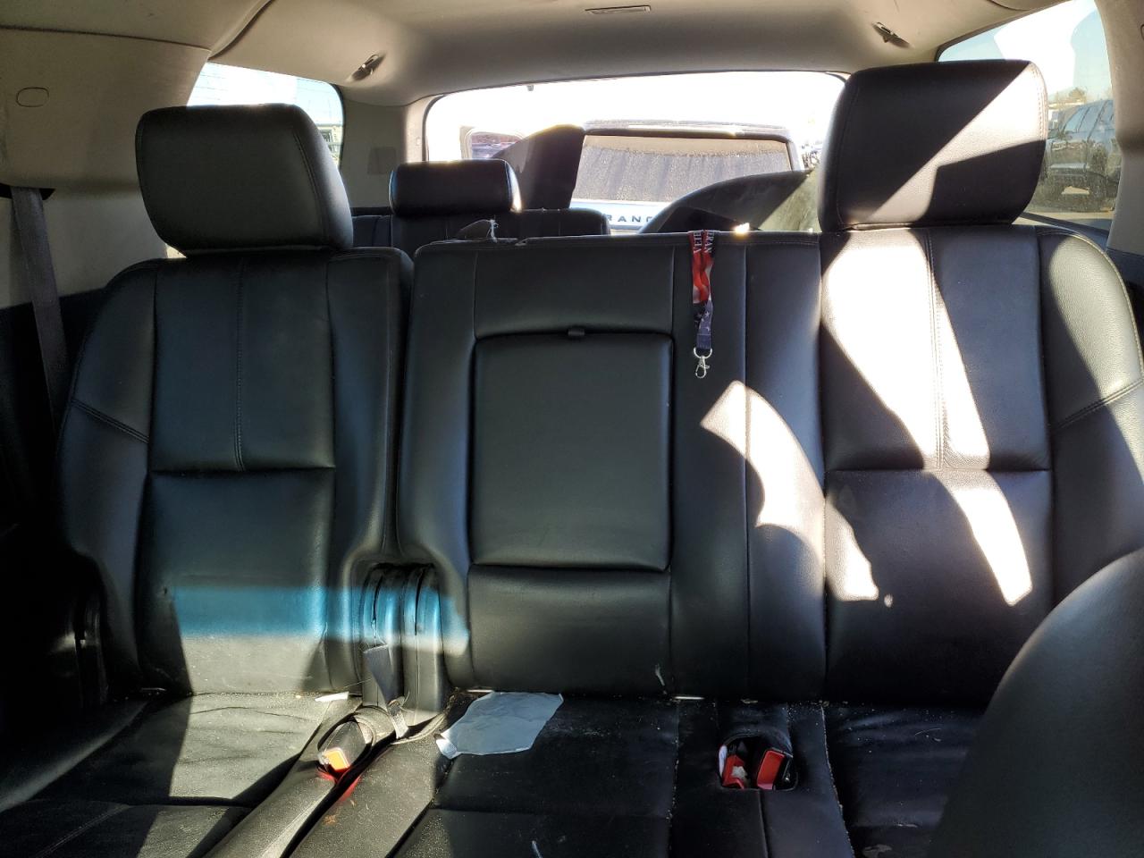 2011 Chevrolet Suburban - Image 10