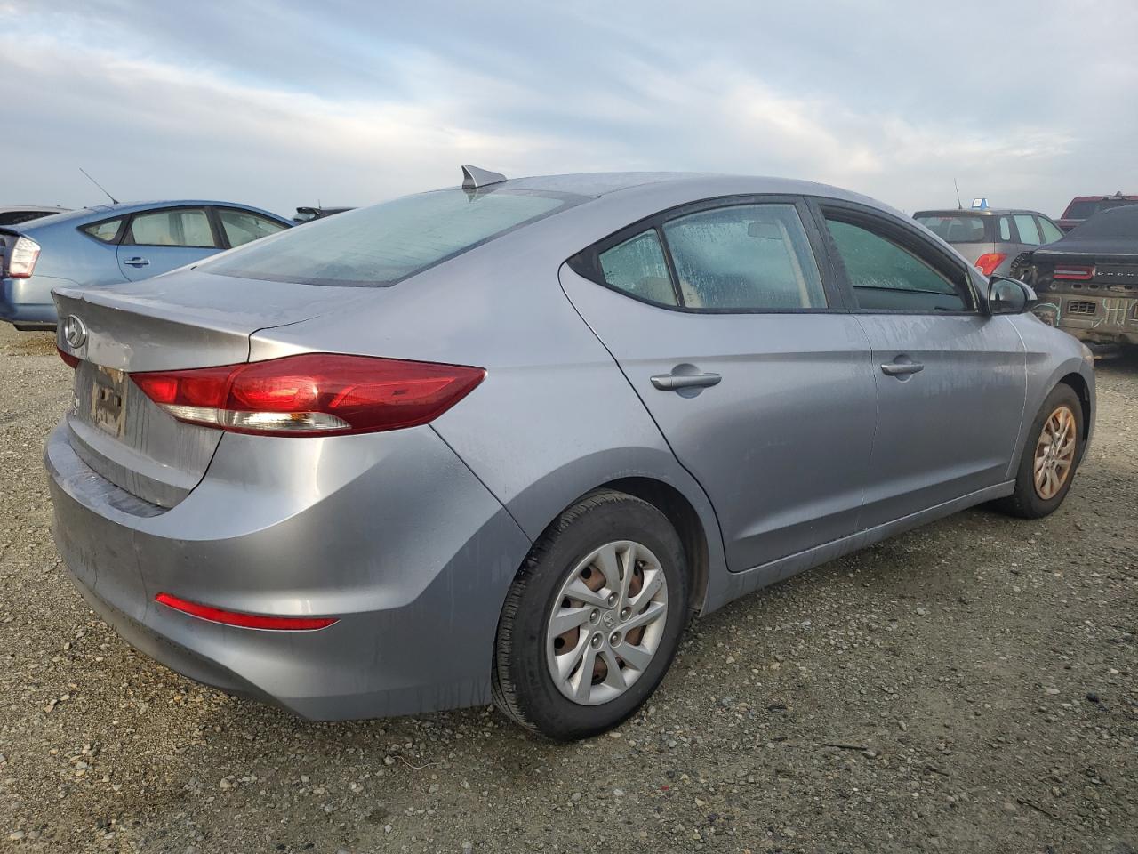 2017 Hyundai Elantra - Image 3