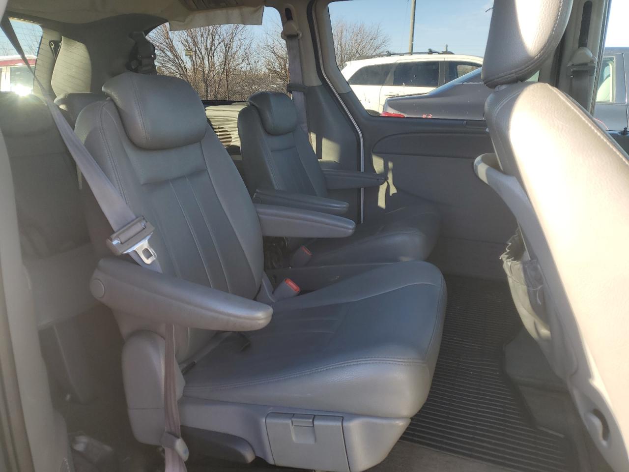 2005 Chrysler Town & Country Touring VIN: 2C4GP54L75R470745 Lot: 83711964