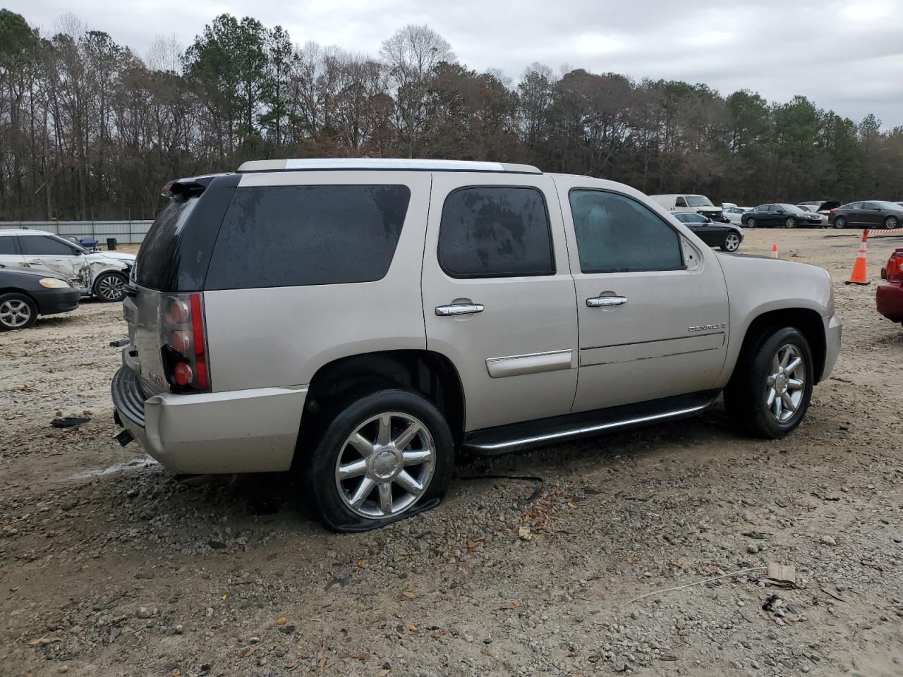 2008 GMC Yukon - Image 3