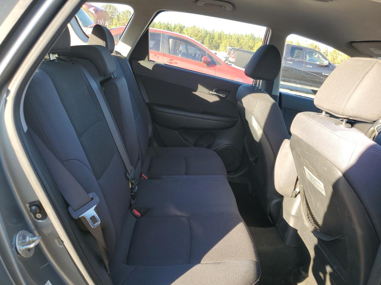 2011 Hyundai Elantra - Image 10