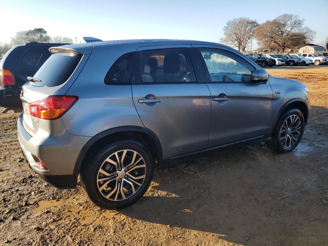2018 Mitsubishi Outlander - Image 3