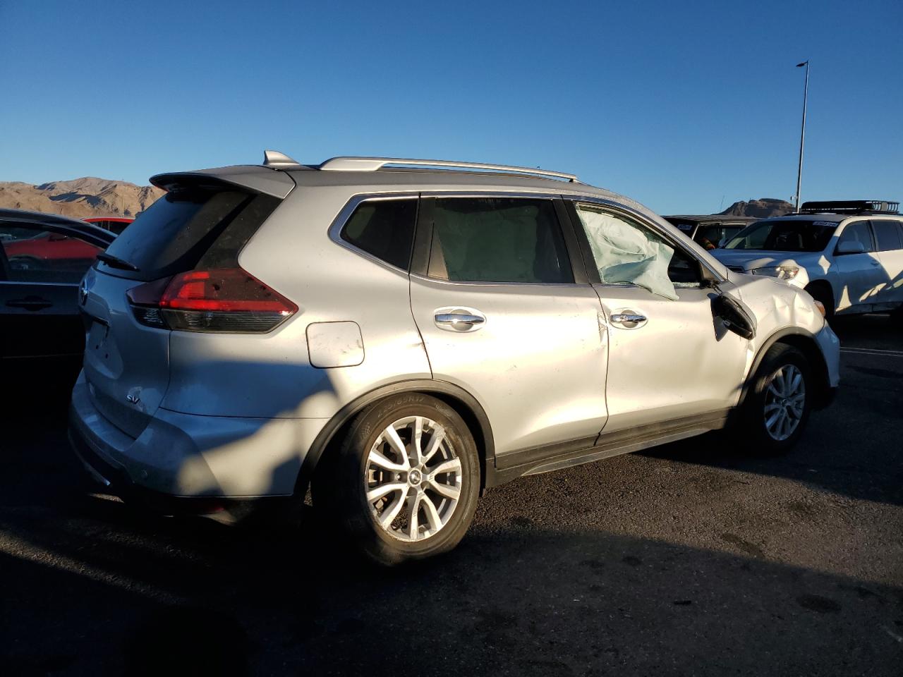 2019 Nissan Rogue - Image 3