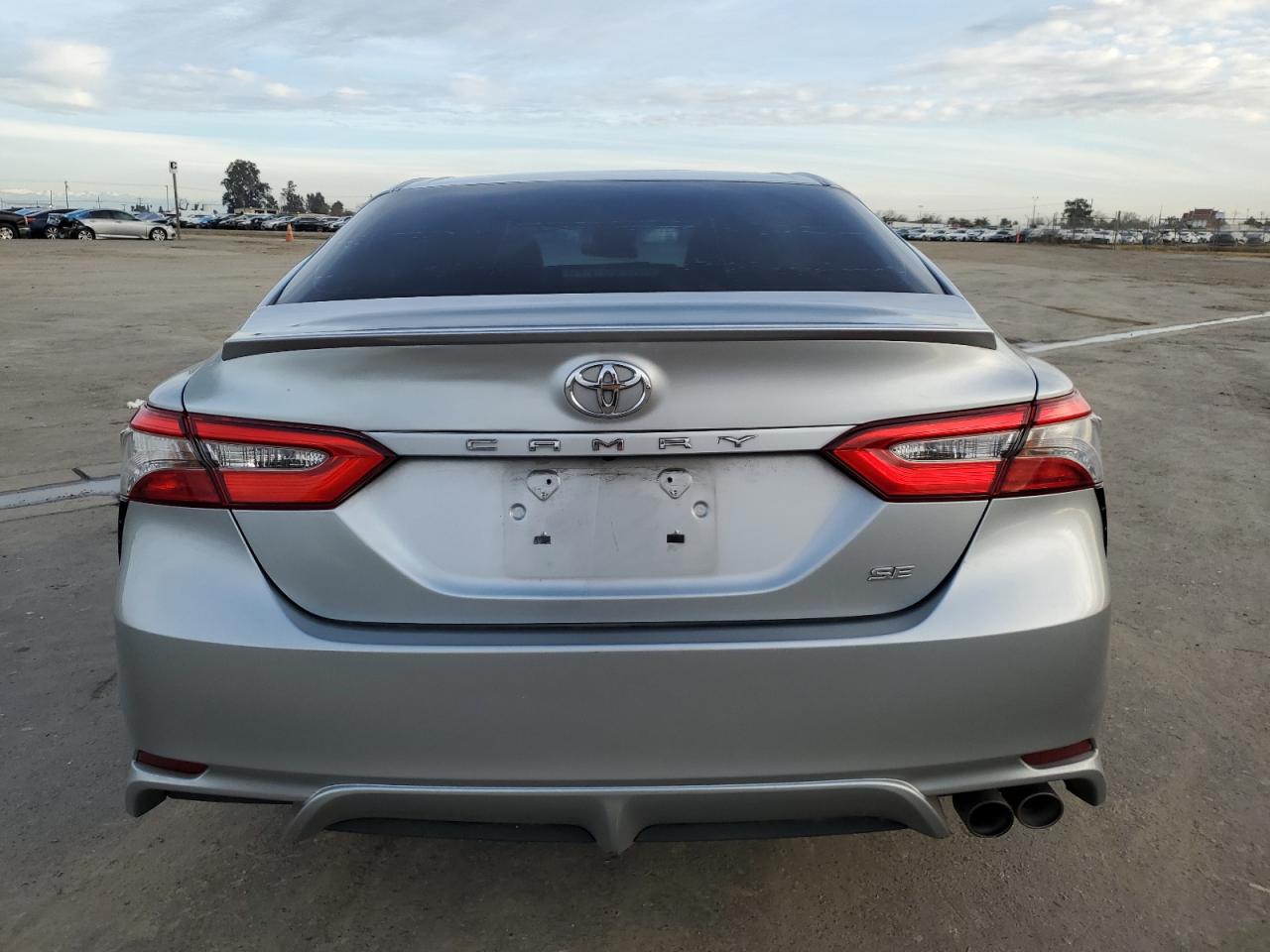 VIN 4T1B11HK3JU112590 2018 TOYOTA CAMRY no.6