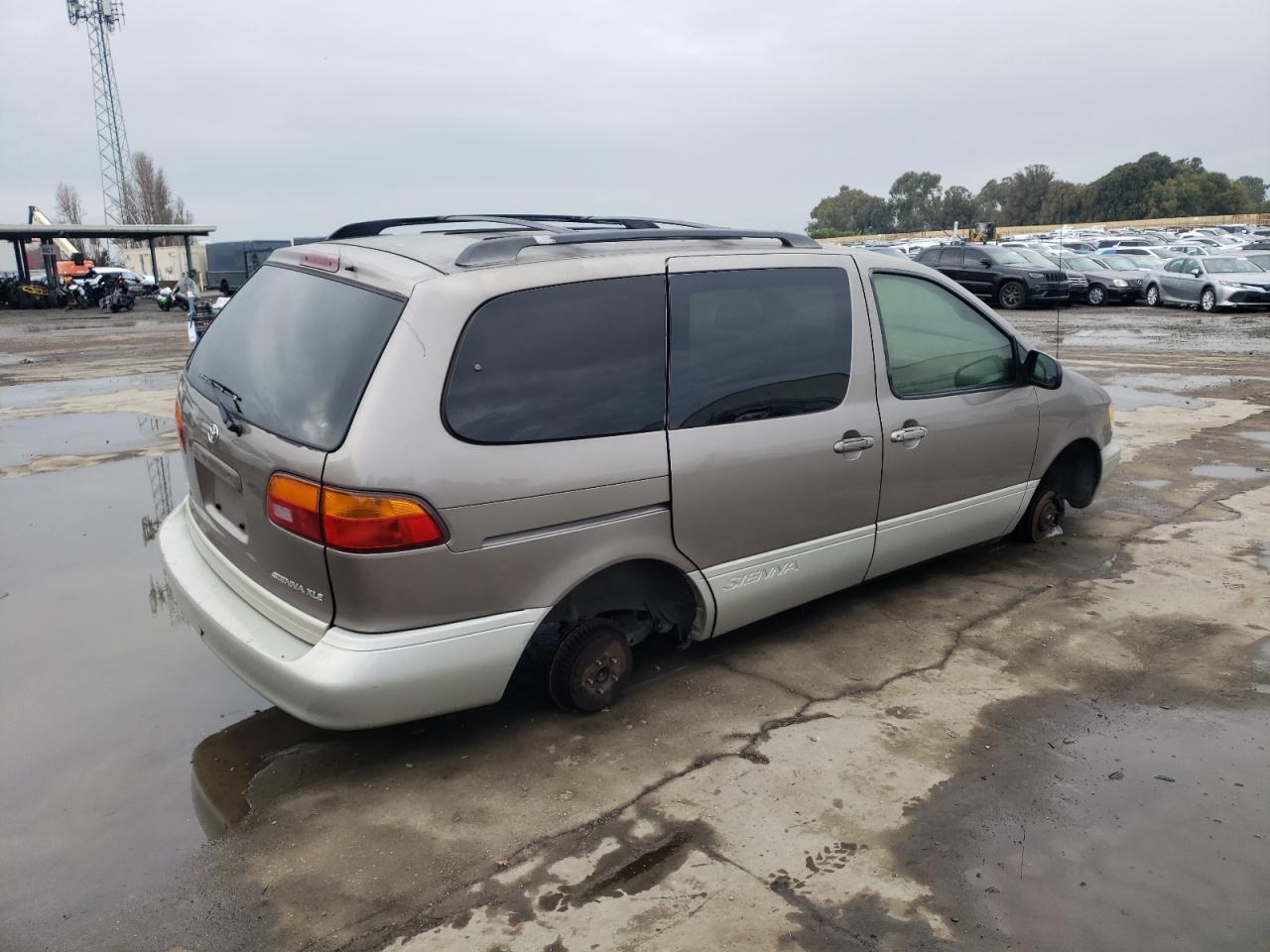 1998 Toyota Sienna - Image 3