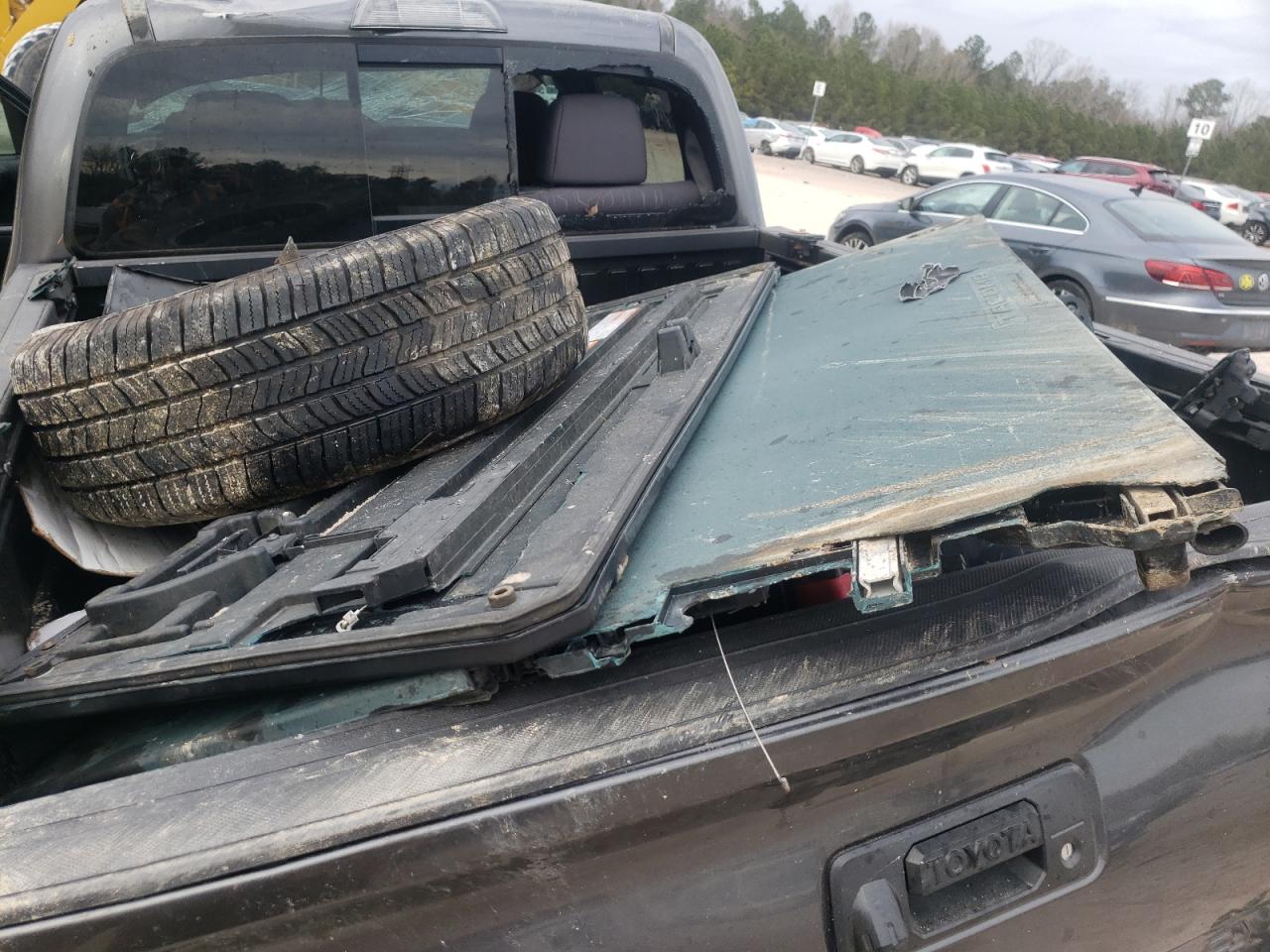 2017 Toyota Tacoma - Image 14