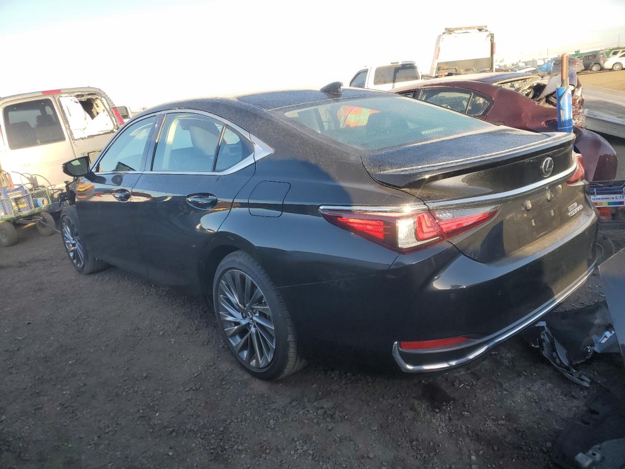 2024 Lexus ES - Image 2