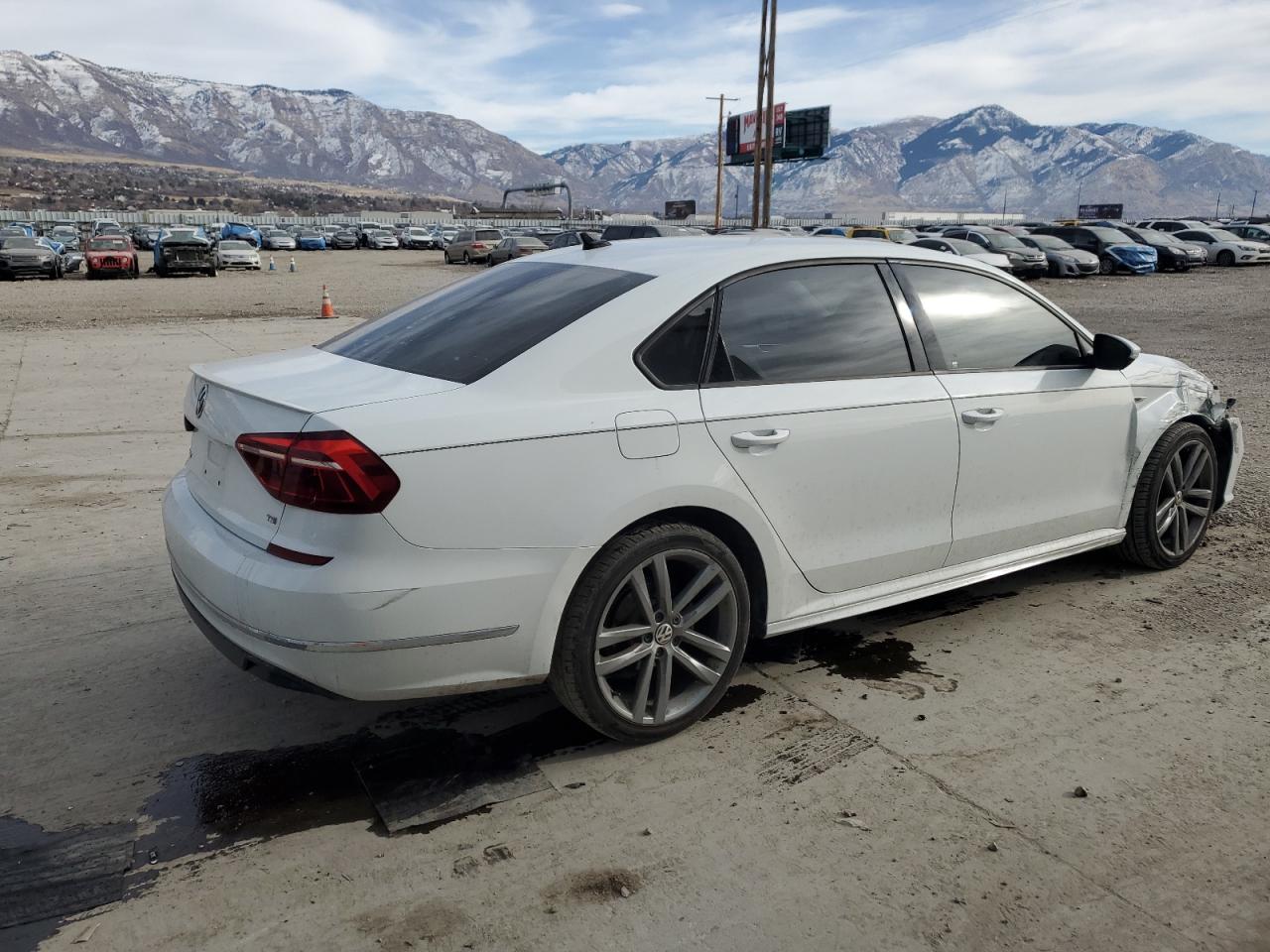 2018 Volkswagen Passat - Image 3