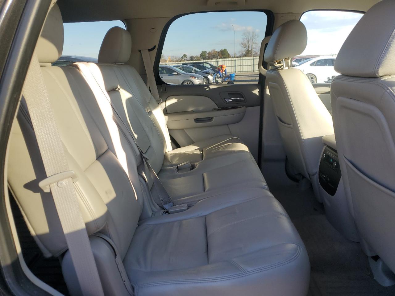 2011 Chevrolet Tahoe - Image 11