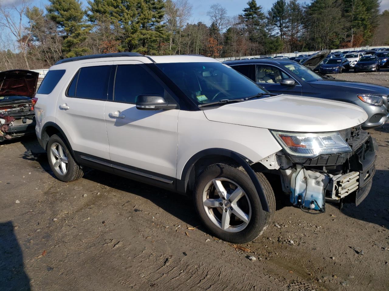 VIN 1FM5K8D83HGB68048 2017 FORD EXPLORER no.4