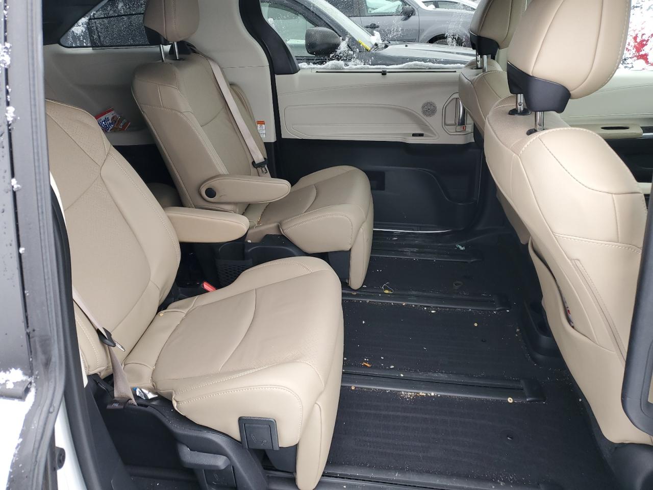 2022 Toyota Sienna - Image 13