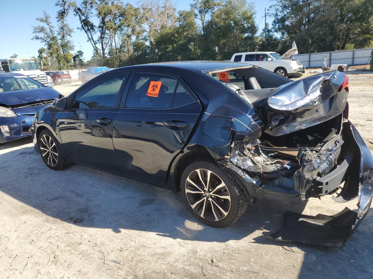 VIN 5YFBURHE5JP762698 2018 TOYOTA COROLLA no.2