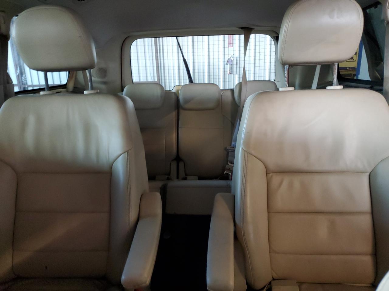 2009 Volkswagen Routan - Image 10