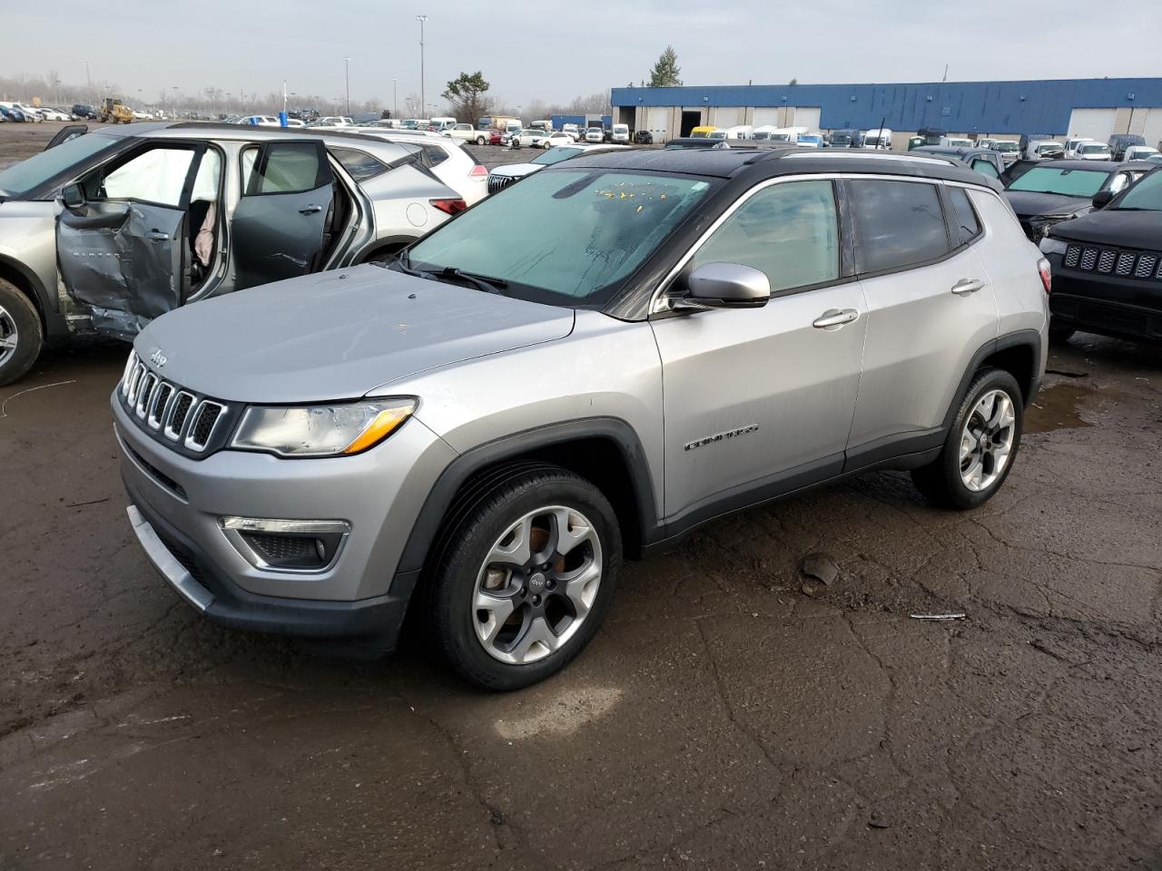 3C4NJDCB8KT674104 2019 JEEP COMPASS - Image 1