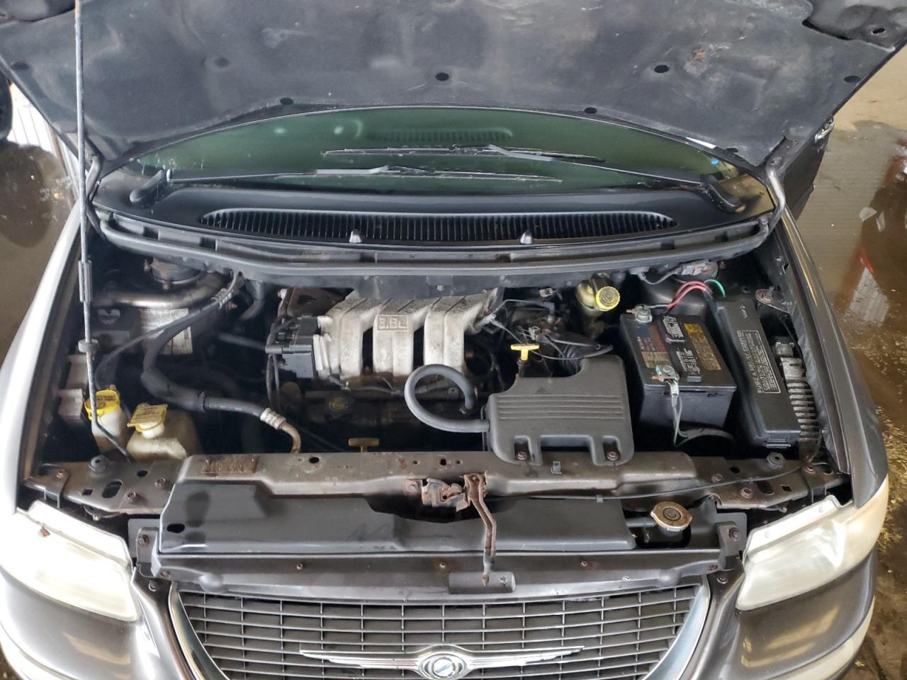 1999 Chrysler Town & Country Limited VIN: 1C4GP64LXXB515295 Lot: 85787844