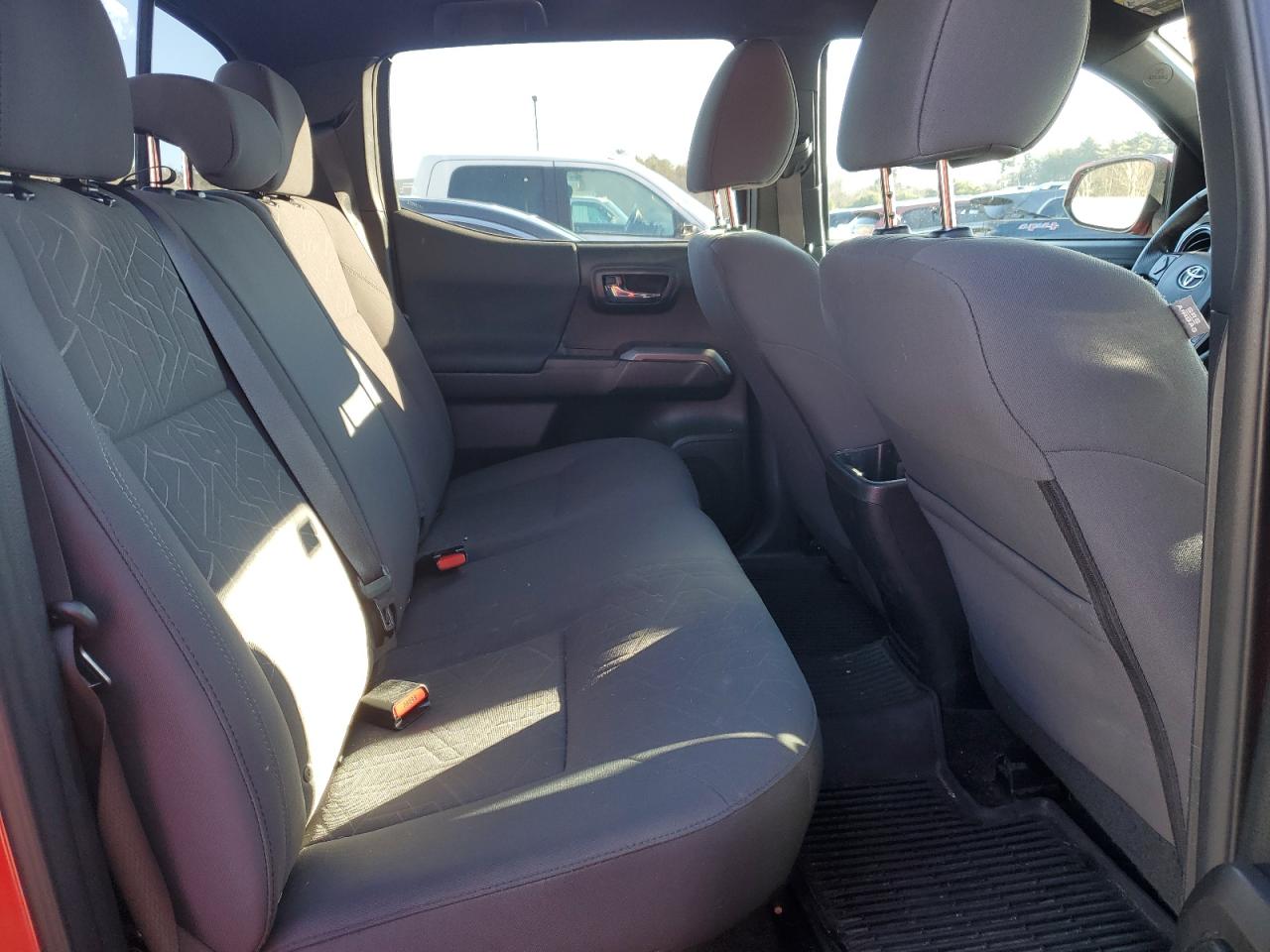 2018 Toyota Tacoma - Image 10