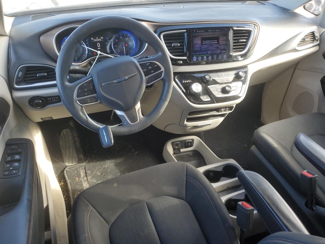 2017 Chrysler Pacifica - Image 8