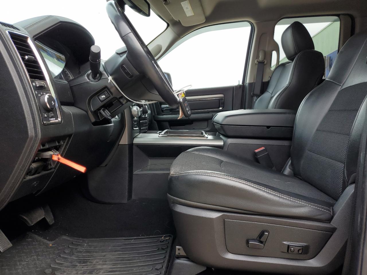 2015 RAM 1500 - Image 7