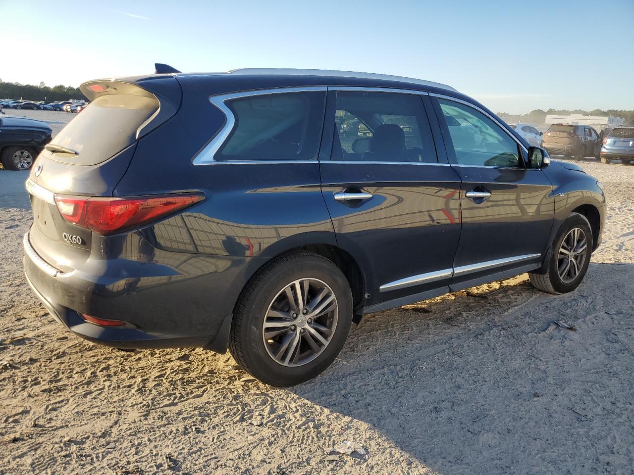 2019 Infiniti QX60 - Image 3