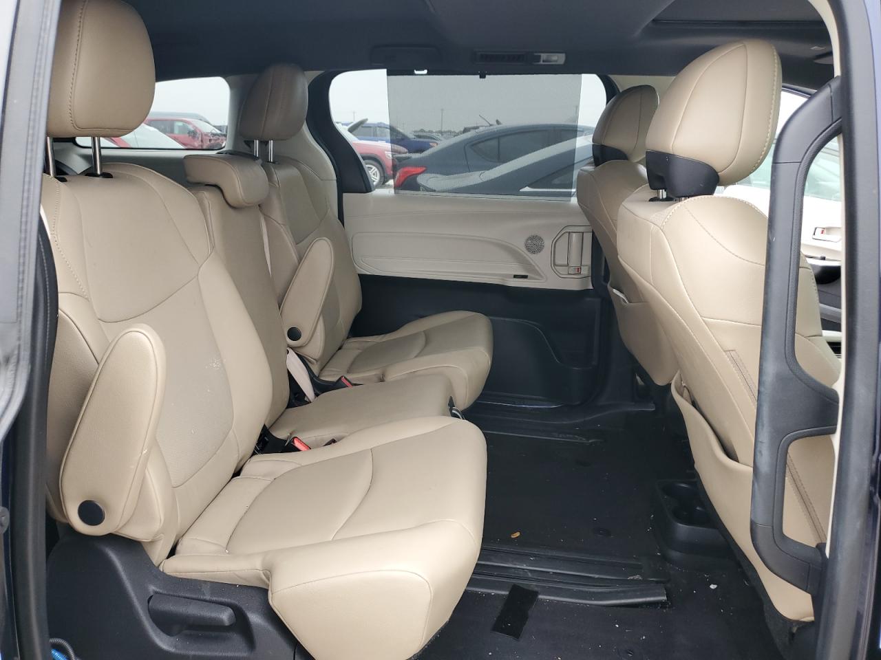 2021 Toyota Sienna - Image 11