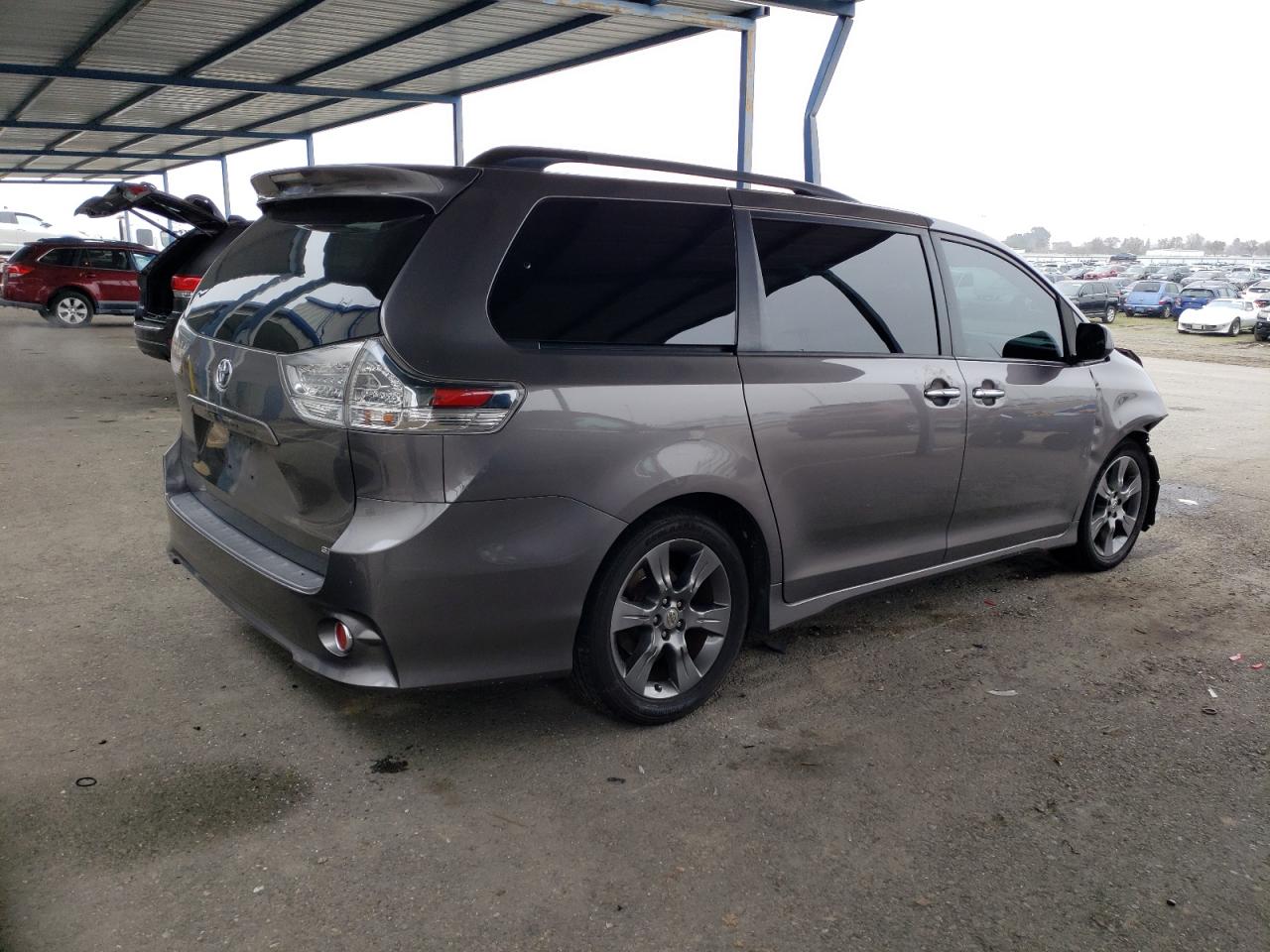 VIN 5TDXK3DC4GS757523 2016 TOYOTA SIENNA no.3