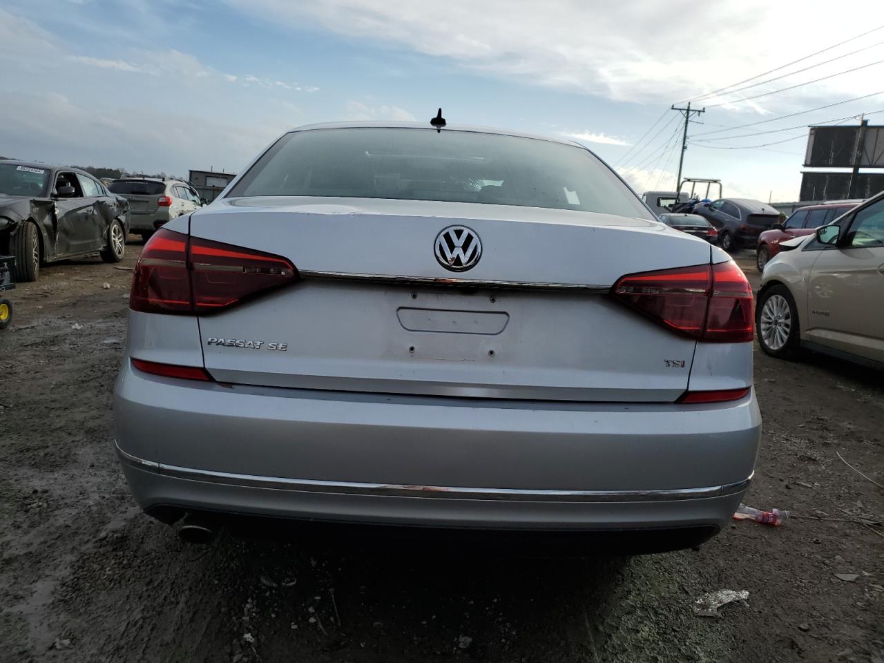2017 Volkswagen Passat - Image 6