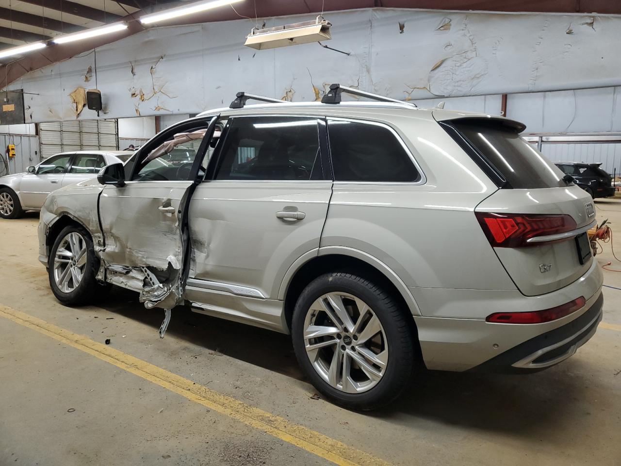 2021 Audi Q7 - Image 2