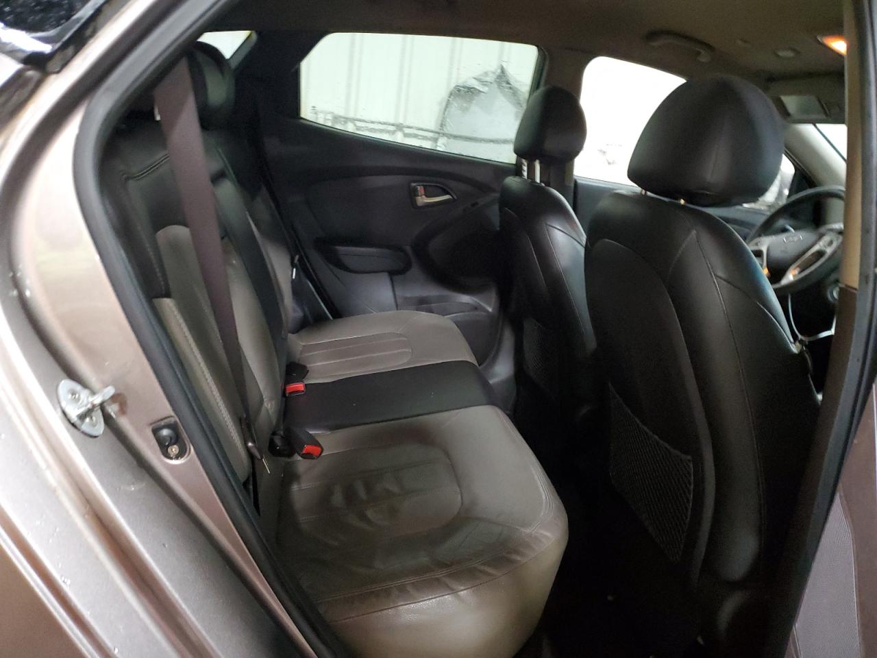 2012 Hyundai Tucson - Image 11